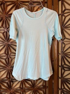 Lululemon Women's Short-Sleeve Crewneck Top lightweight size 2